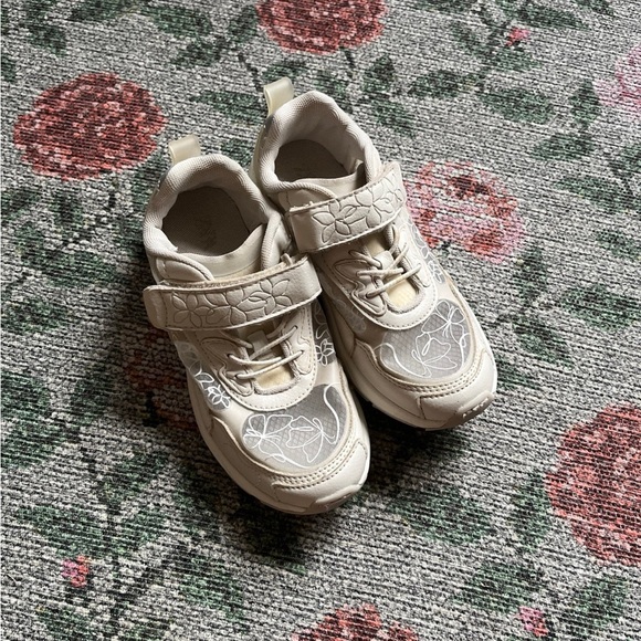 Zara girls mesh with floral & butterfly Velcro sneakers - Picture 1 of 5